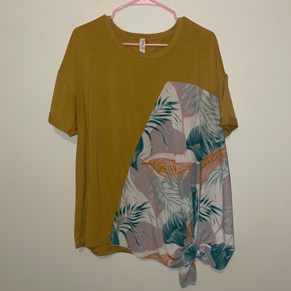 Boutique Mustard Yellow Tropical Flowy Top with Tie Size Medium